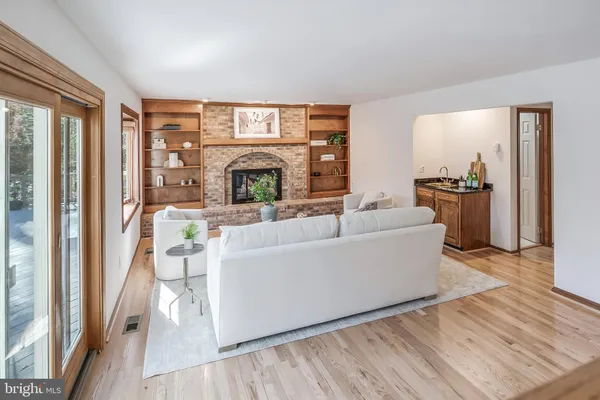 $1,325,000 | 1807 Abbey Glen Court, Vienna, VA 22182