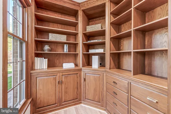 $1,325,000 | 1807 Abbey Glen Court, Vienna, VA 22182