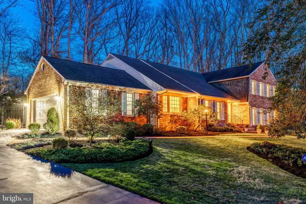 $1,325,000 | 1807 Abbey Glen Court, Vienna, VA 22182