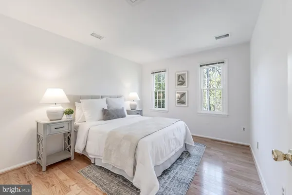 $1,325,000 | 1807 Abbey Glen Court, Vienna, VA 22182