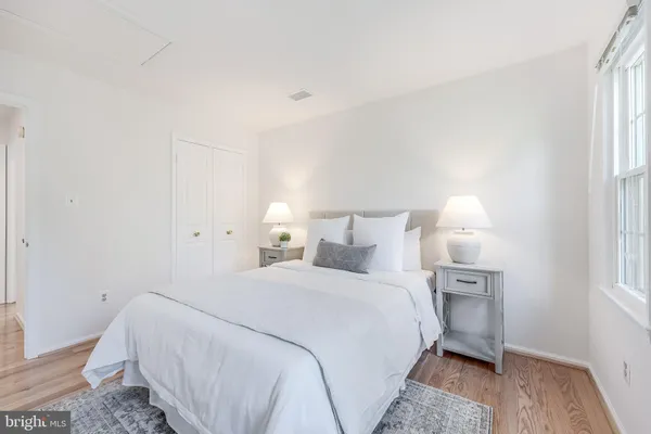 $1,325,000 | 1807 Abbey Glen Court, Vienna, VA 22182