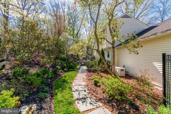 $1,325,000 | 1807 Abbey Glen Court, Vienna, VA 22182