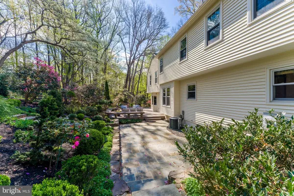 $1,325,000 | 1807 Abbey Glen Court, Vienna, VA 22182
