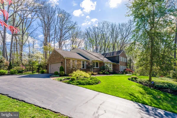 $1,325,000 | 1807 Abbey Glen Court, Vienna, VA 22182