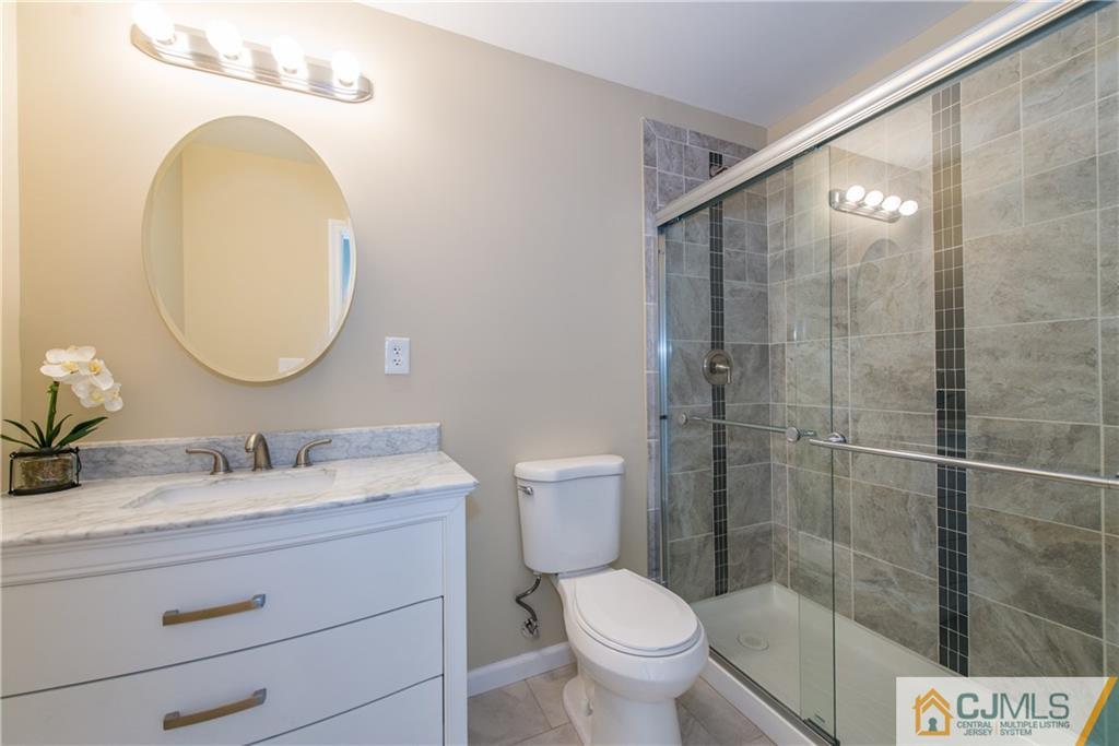 60 Morgan Drive Edison, NJ 08817 - Photo 12 of 20 a bathroom with a toilet a sink and mirror
