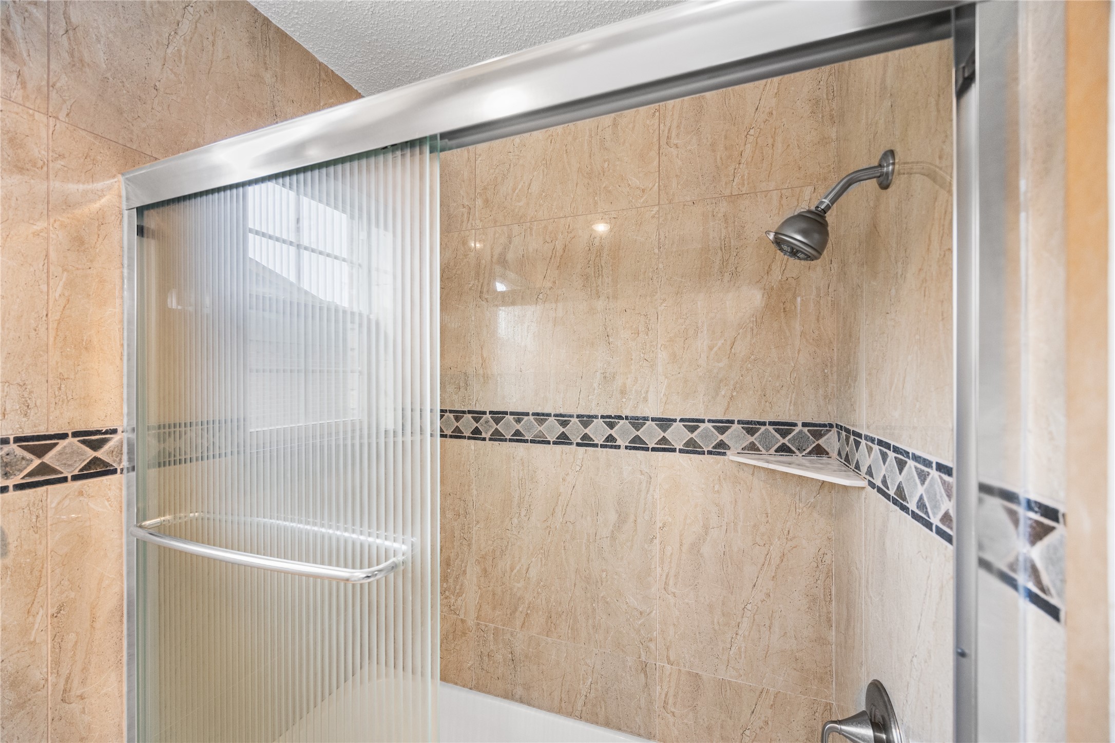 7211 Sandswept Lane Houston, TX 77086 - Photo 14 of 29 a bathroom with a shower and a bath tub