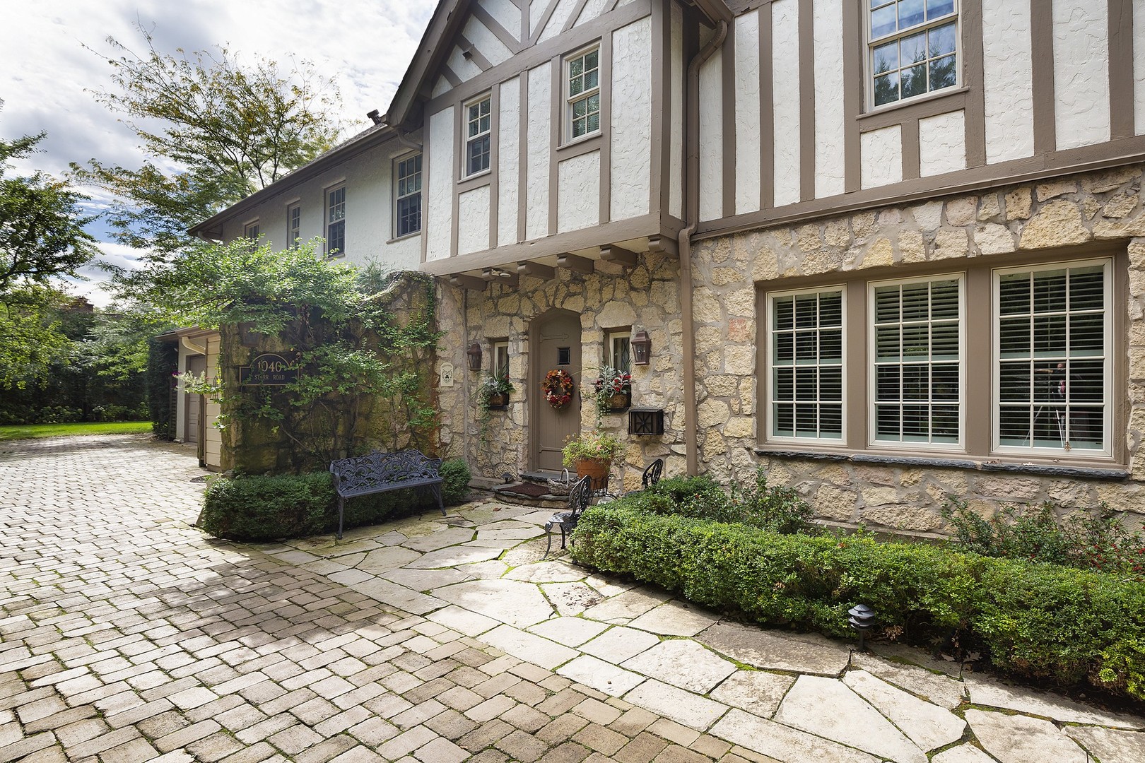 1040 Starr Road Winnetka, IL 60093 - Photo 2 of 31