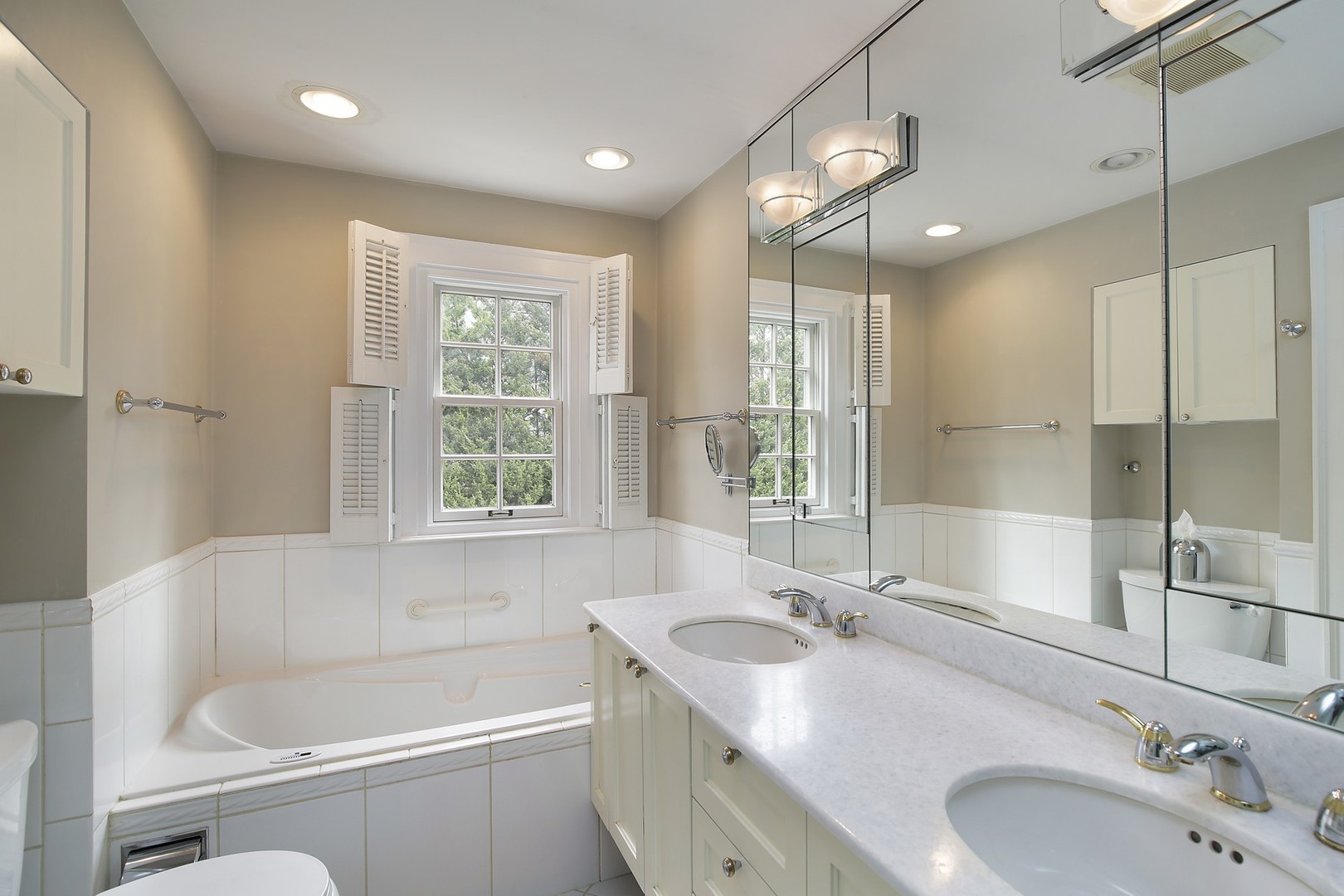 1040 Starr Road Winnetka, IL 60093 - Photo 14 of 31