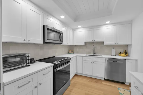 $3,950 | 10 Southeast Turtle Creek Drive, Unit B, Tequesta, FL 33469