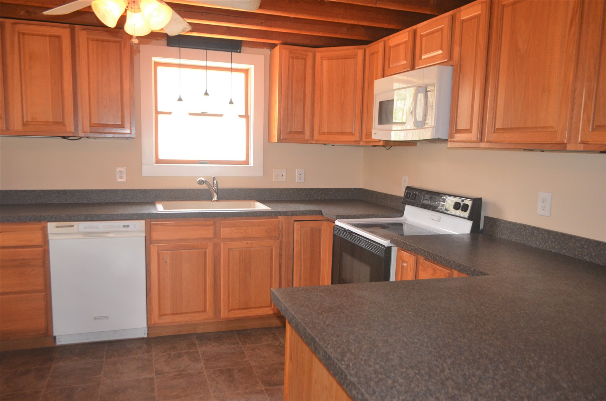223 Raymond Road Nottingham, NH 03290 - Photo 5 of 40