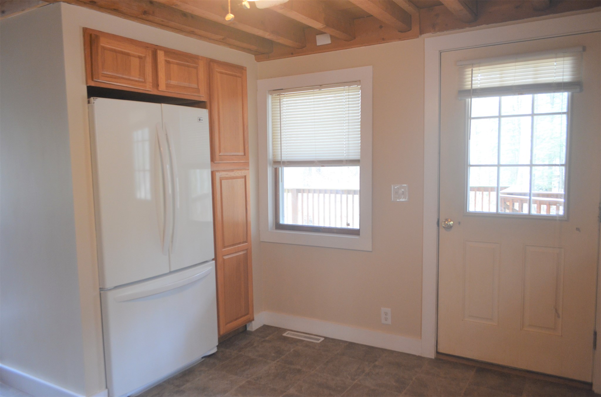 223 Raymond Road Nottingham, NH 03290 - Photo 6 of 40