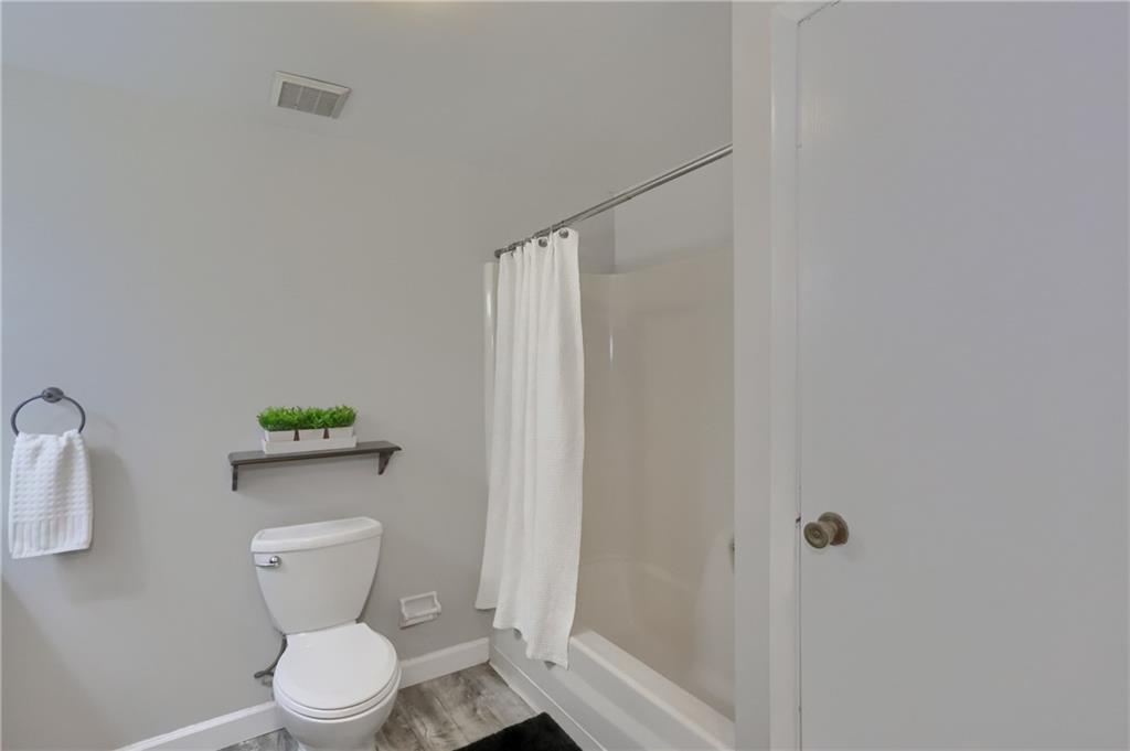 98 Buckhill Road Pittsburgh, PA 15237 - Photo 14 of 33 Main hallway bathroom