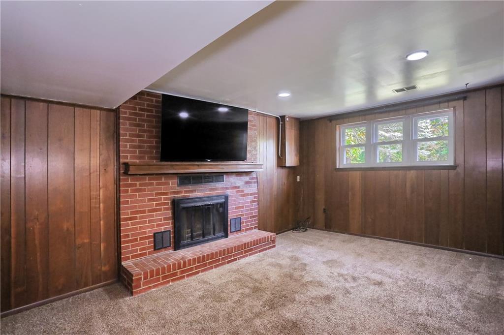 98 Buckhill Road Pittsburgh, PA 15237 - Photo 25 of 33 Family room with frieplace