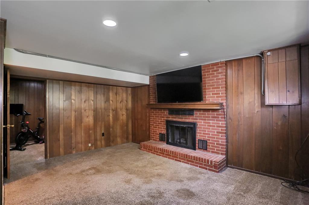 98 Buckhill Road Pittsburgh, PA 15237 - Photo 27 of 33 Family room