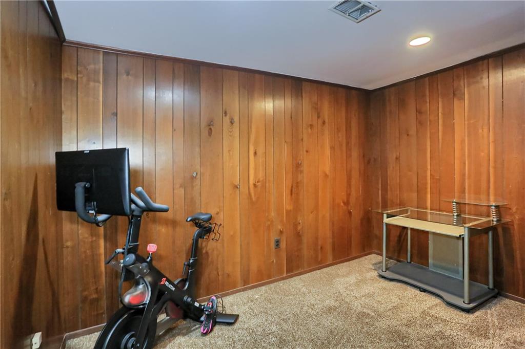 98 Buckhill Road Pittsburgh, PA 15237 - Photo 28 of 33 Lowere level den