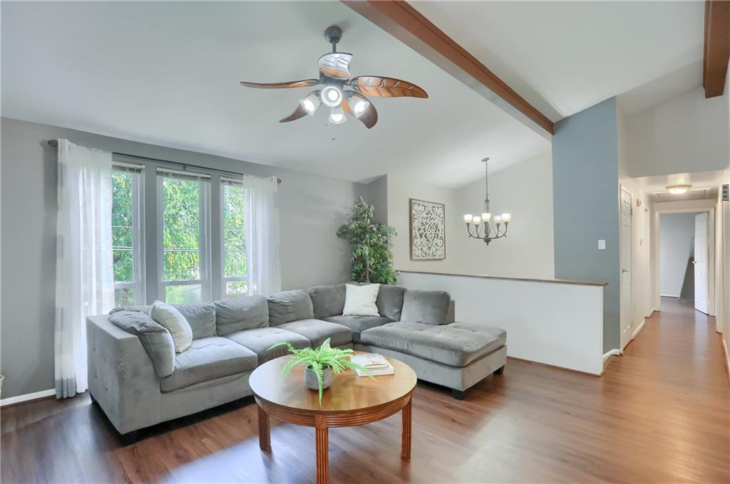 98 Buckhill Road Pittsburgh, PA 15237 - Photo 6 of 33 Living room