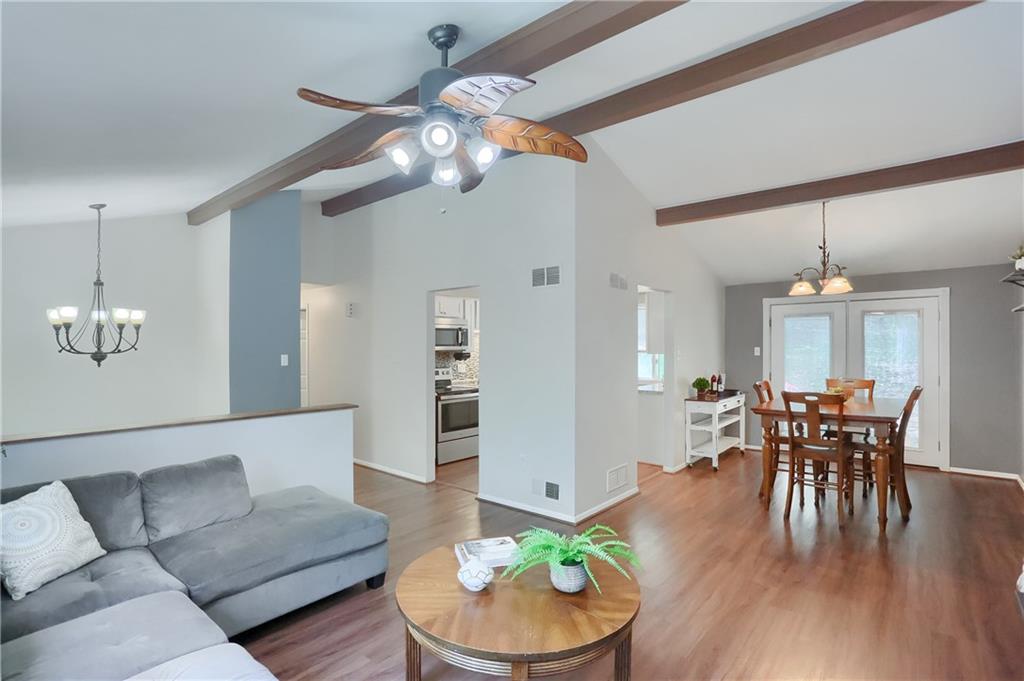 98 Buckhill Road Pittsburgh, PA 15237 - Photo 7 of 33 Living Room