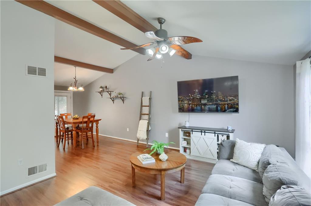 98 Buckhill Road Pittsburgh, PA 15237 - Photo 8 of 33 Living room