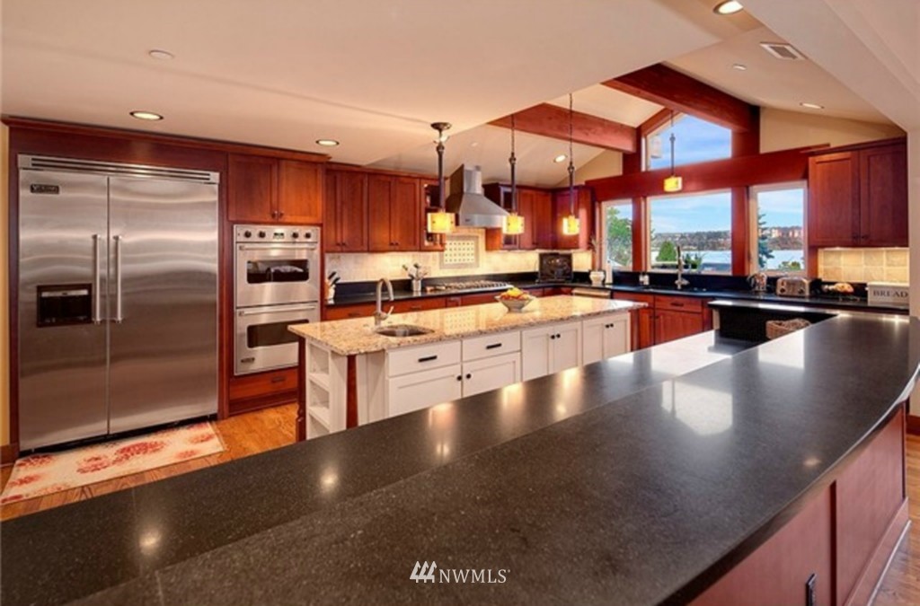 4421 Ferncroft Road Mercer Island, WA 98040 - Photo 5 of 15