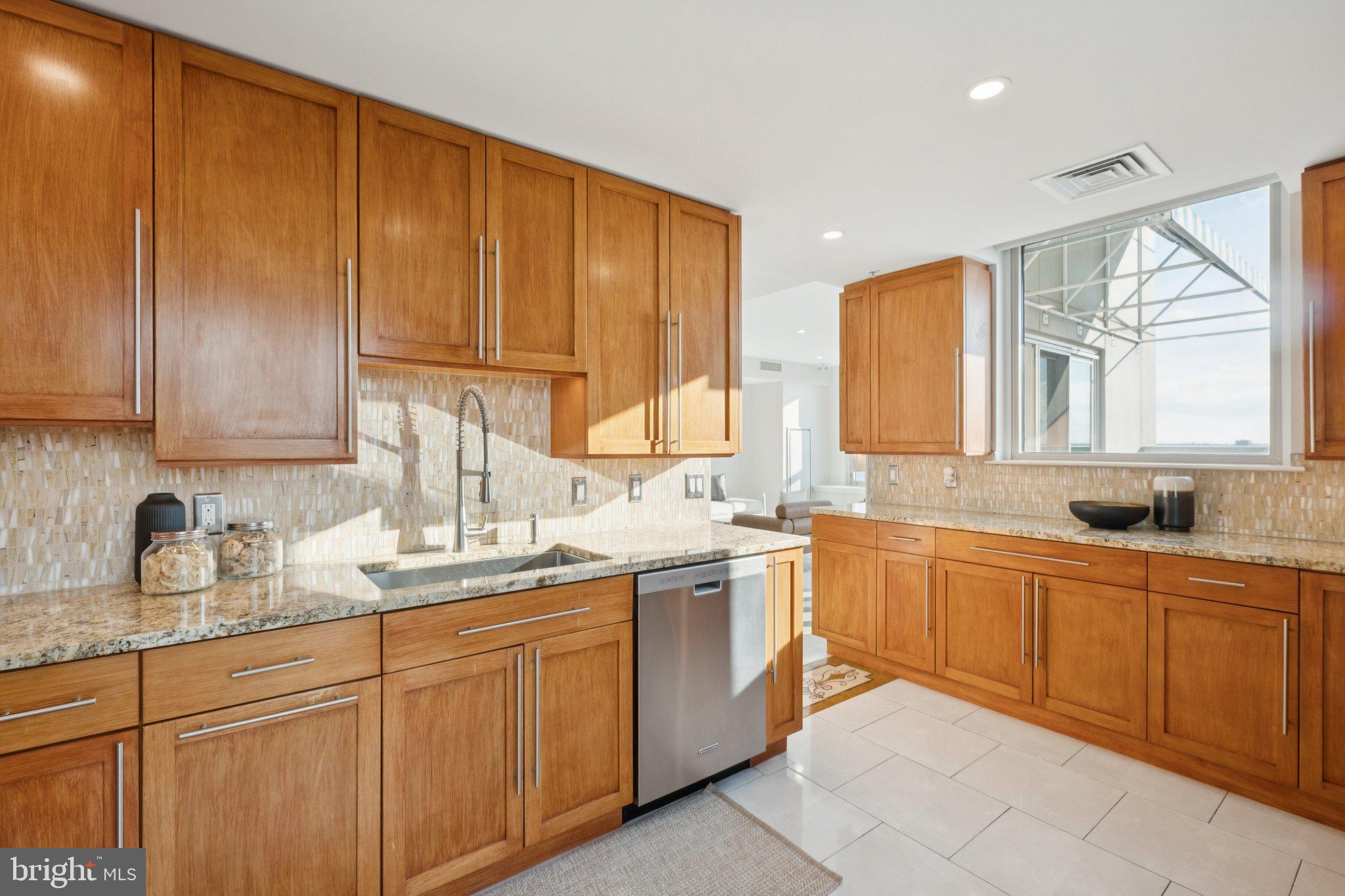 717 South Christopher Columbus Boulevard, Unit 802 Philadelphia, PA 19147 - Photo 16 of 56