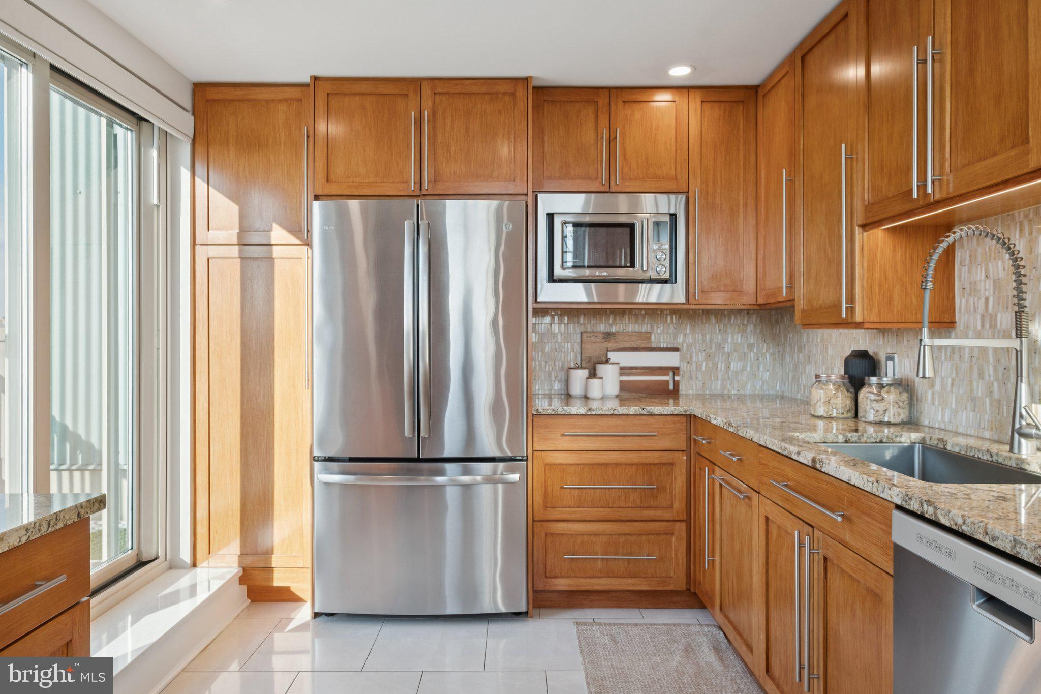 717 South Christopher Columbus Boulevard, Unit 802 Philadelphia, PA 19147 - Photo 17 of 56