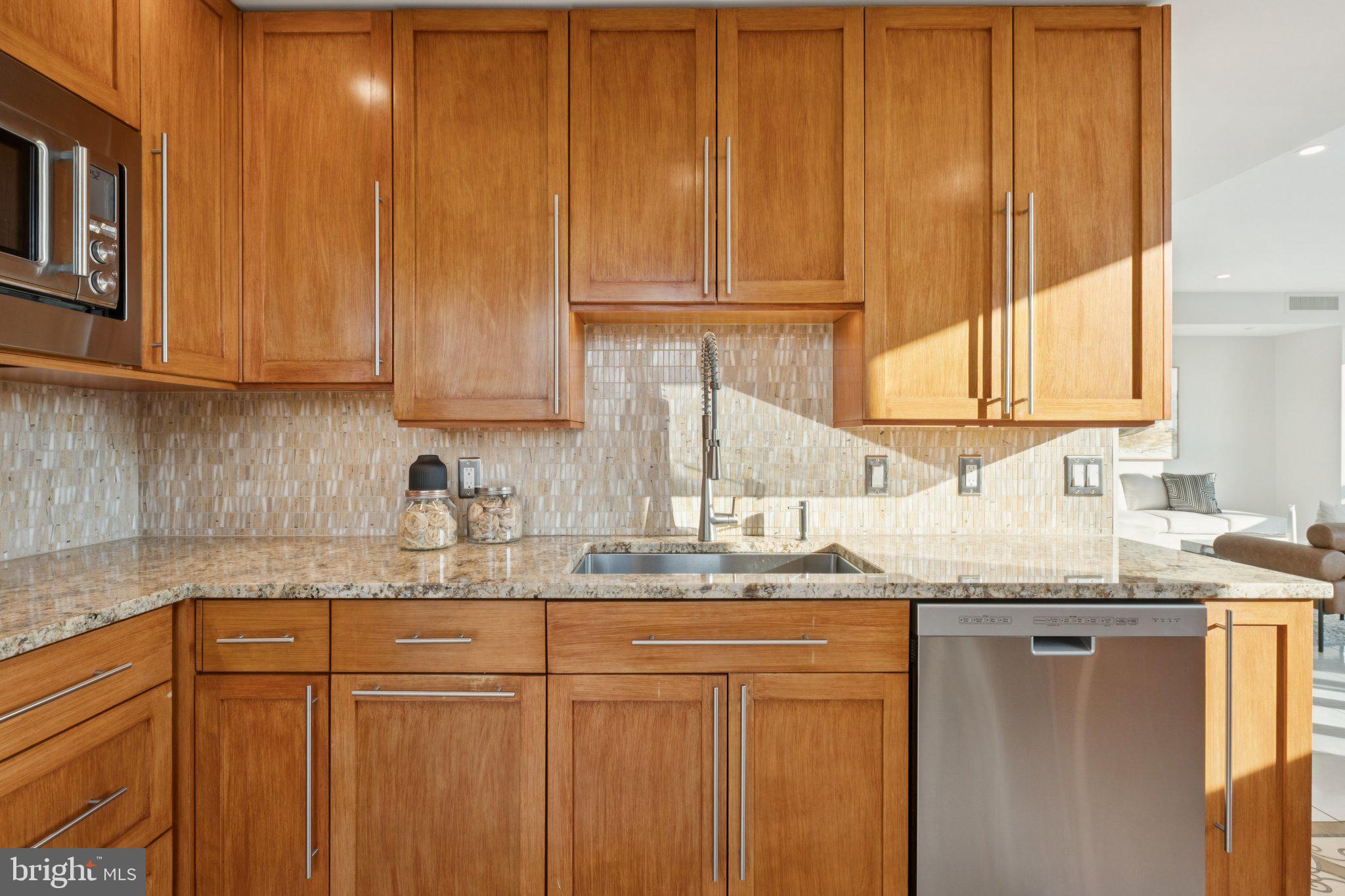 717 South Christopher Columbus Boulevard, Unit 802 Philadelphia, PA 19147 - Photo 19 of 56