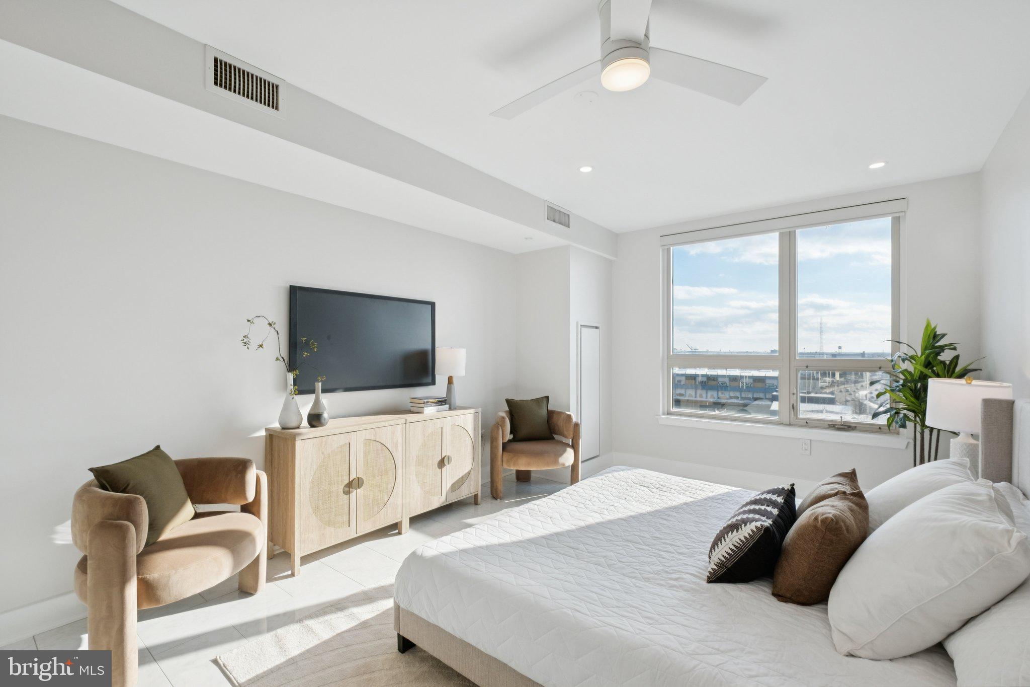 717 South Christopher Columbus Boulevard, Unit 802 Philadelphia, PA 19147 - Photo 21 of 56