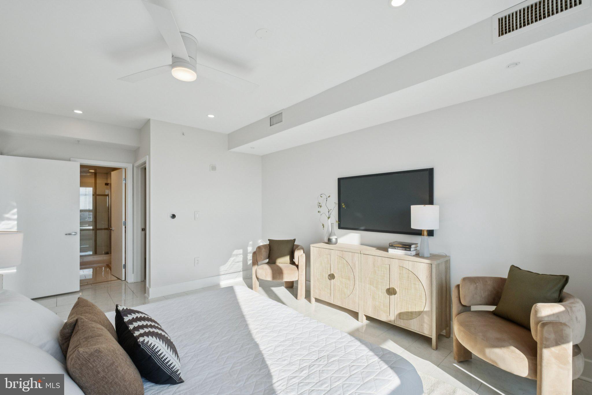 717 South Christopher Columbus Boulevard, Unit 802 Philadelphia, PA 19147 - Photo 23 of 56