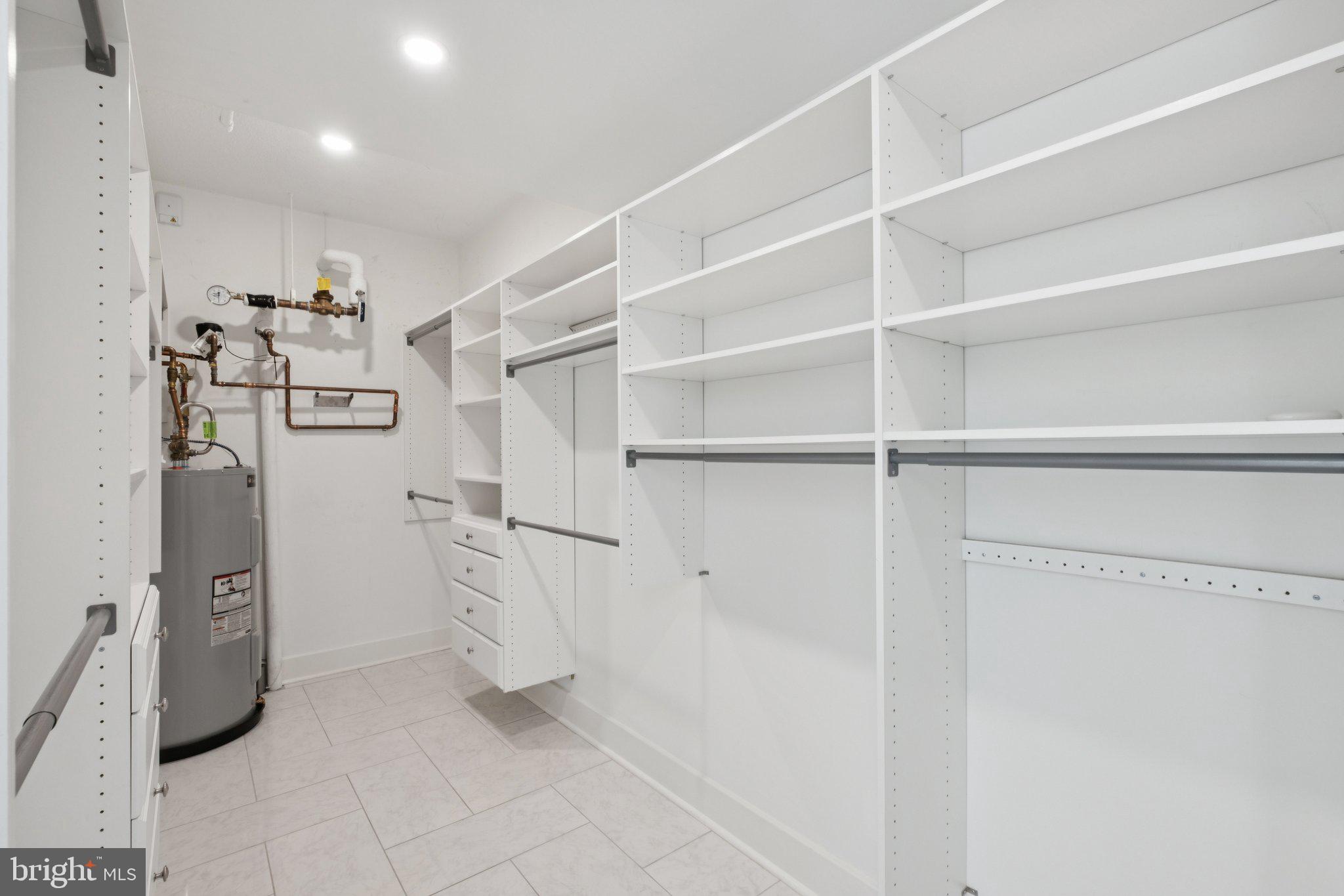 717 South Christopher Columbus Boulevard, Unit 802 Philadelphia, PA 19147 - Photo 25 of 56