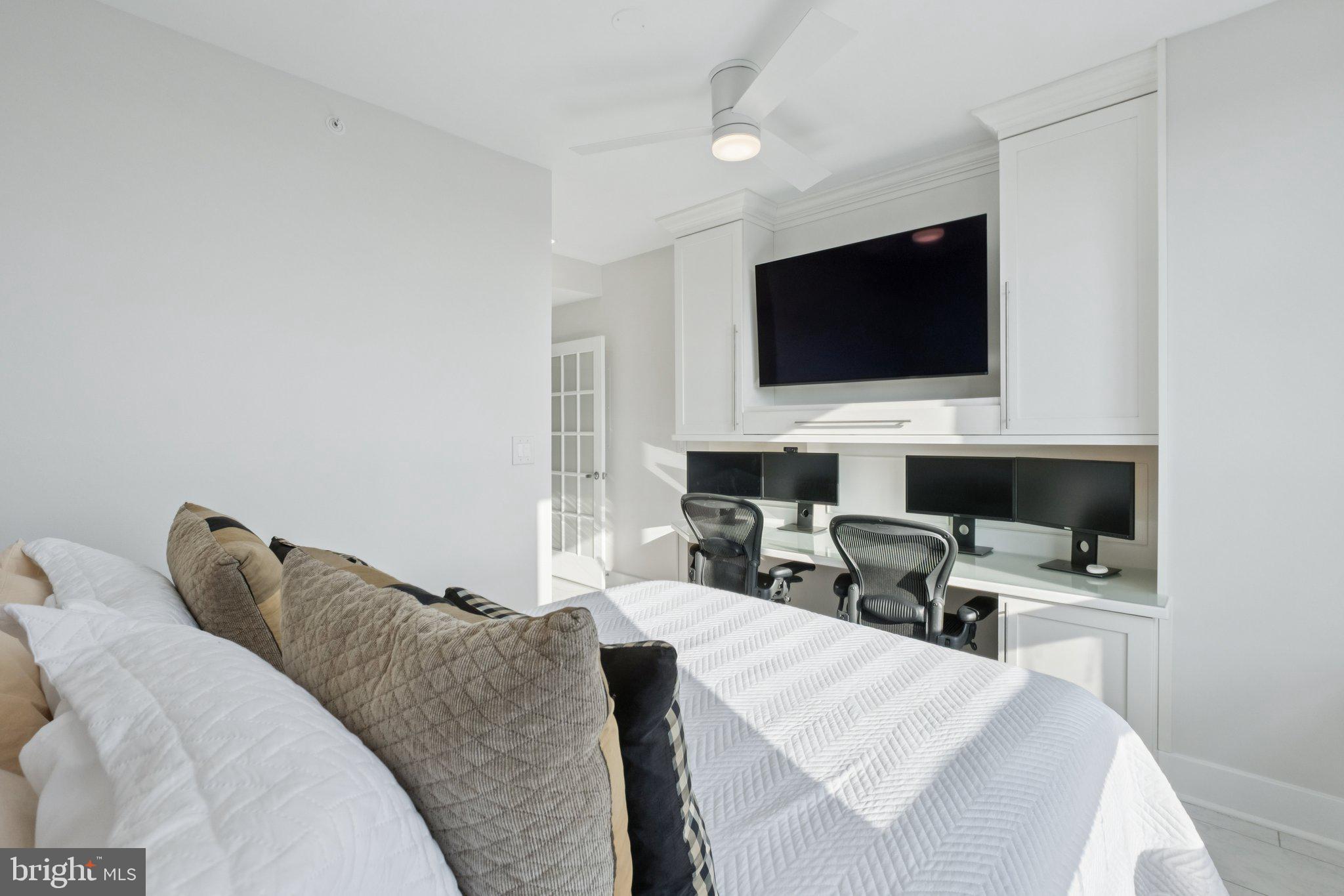 717 South Christopher Columbus Boulevard, Unit 802 Philadelphia, PA 19147 - Photo 30 of 56