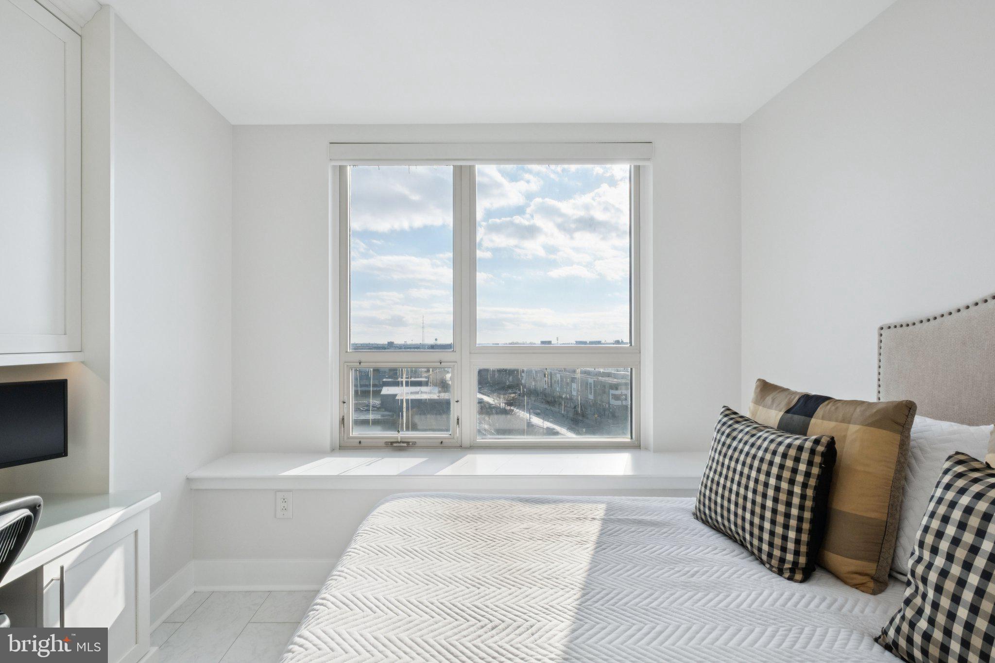 717 South Christopher Columbus Boulevard, Unit 802 Philadelphia, PA 19147 - Photo 31 of 56