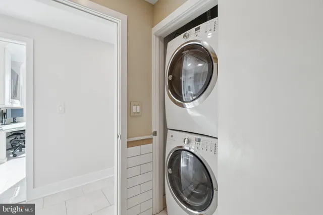 $700,000 | 717 South Christopher Columbus Boulevard, Unit 802, Philadelphia, PA 19147