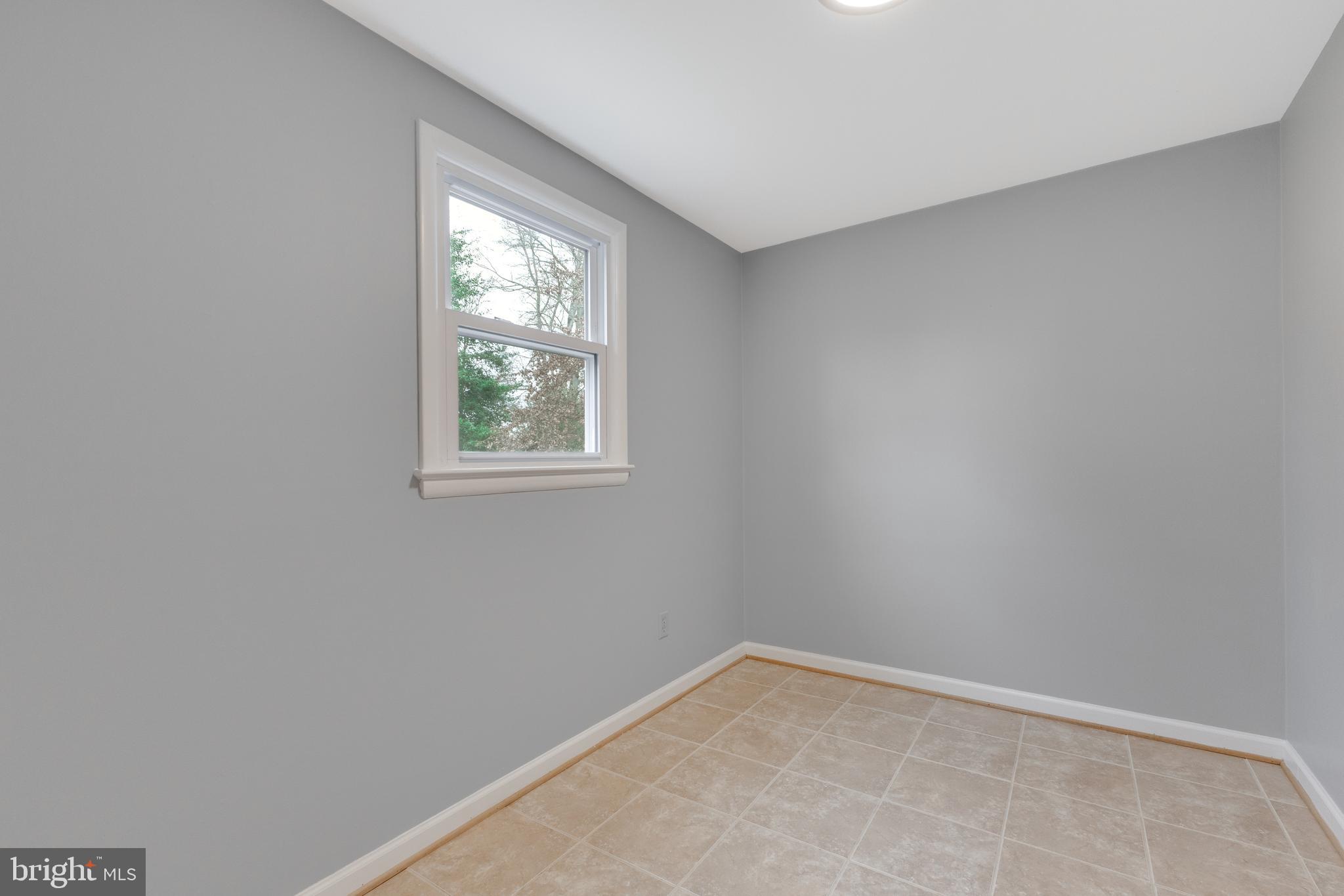 8816 Battery Road Alexandria, VA 22308 - Photo 20 of 25 a view of empty room with window