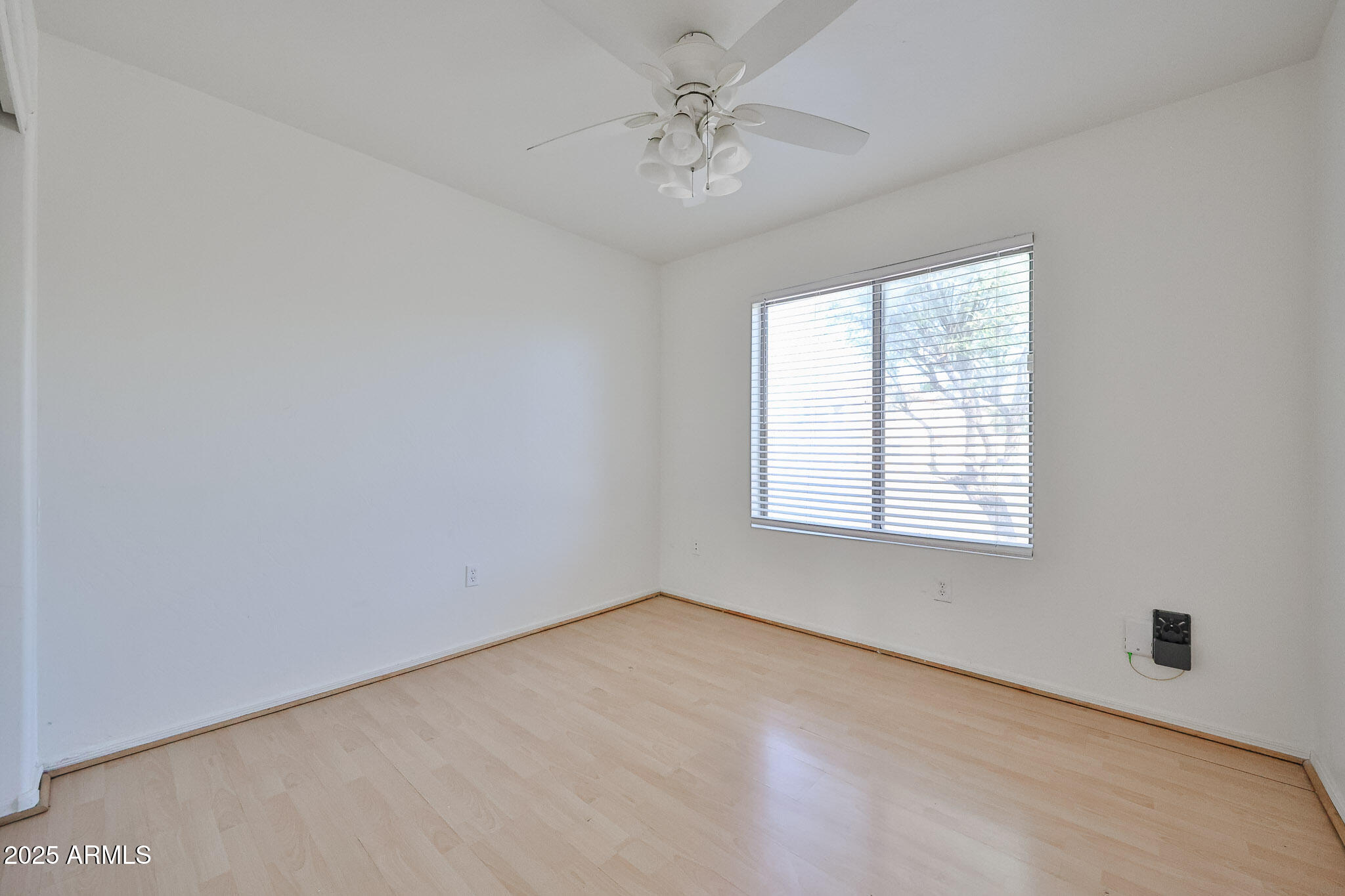 7681 West Lamar Road Glendale, AZ 85303 - Photo 18 of 36 a view of an empty room with a window