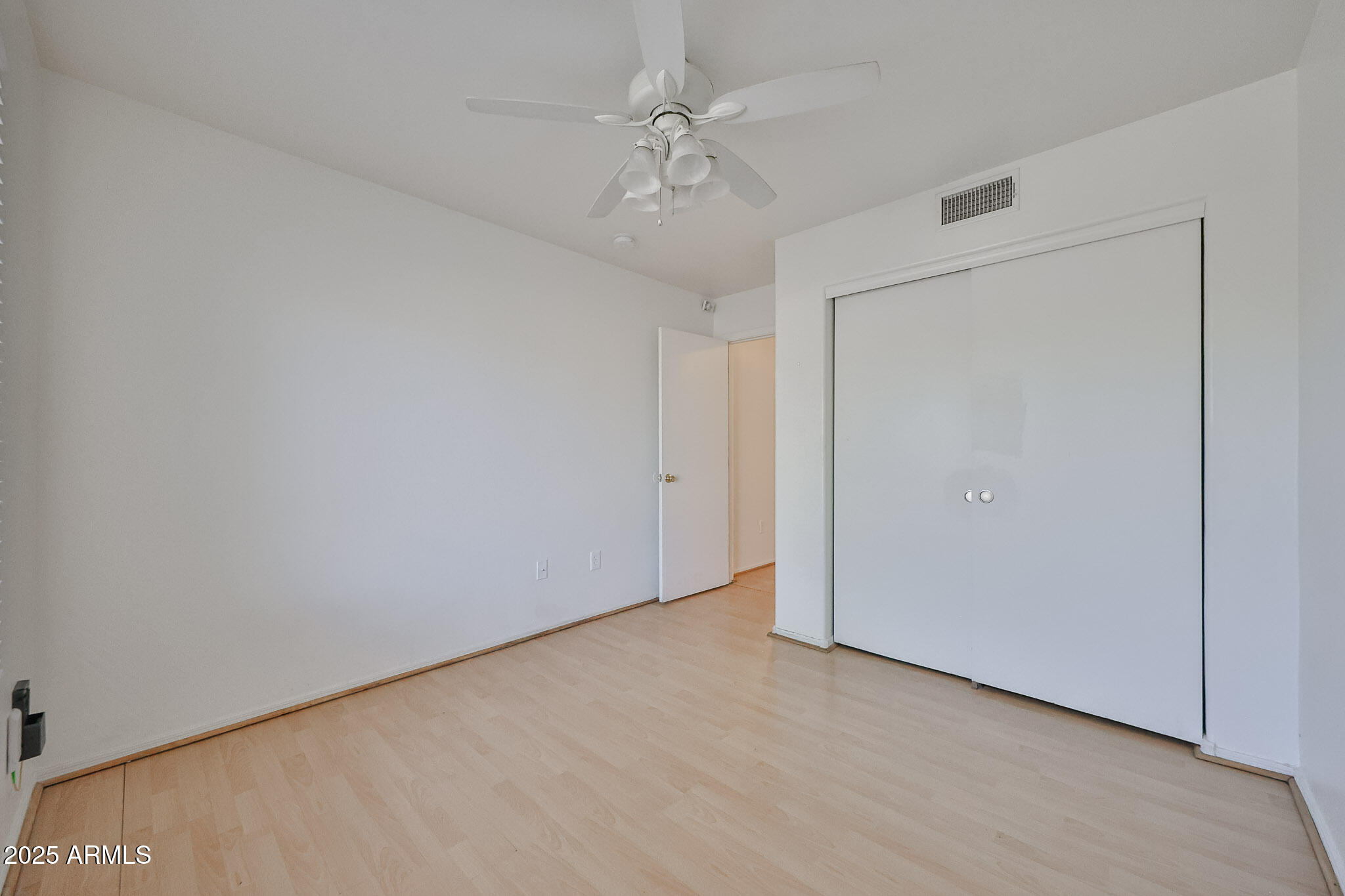 7681 West Lamar Road Glendale, AZ 85303 - Photo 19 of 36 a view of an empty room