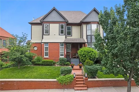 $1,095,000 | 206 East 30th Street, Kansas City, MO 64108