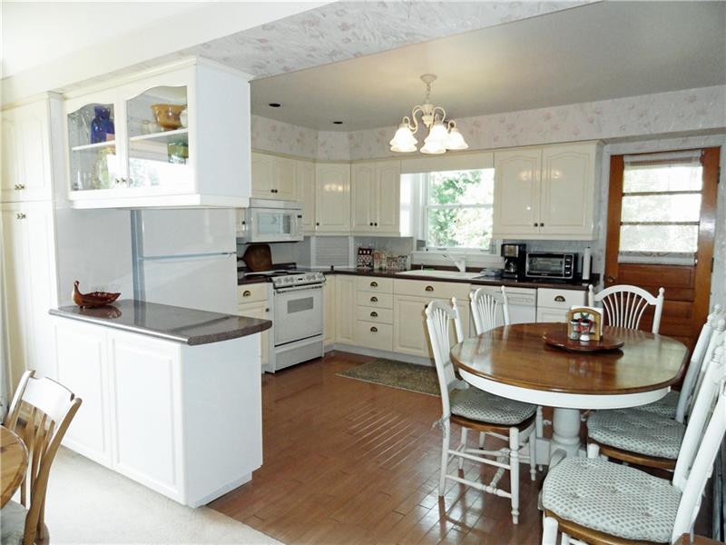 Caruso kitchen with all appliances, recessed lighting and a pantry