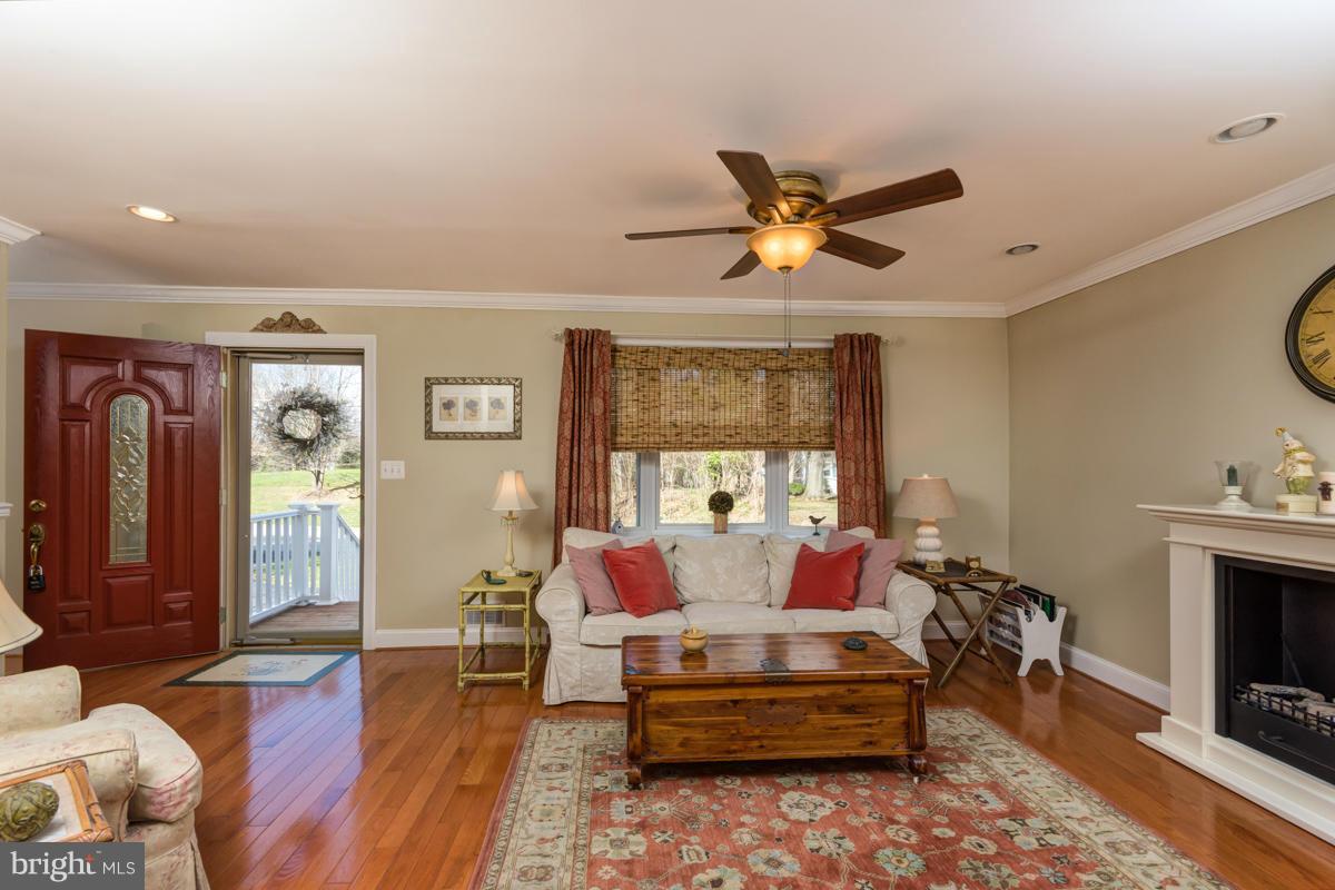 3103 Northwind Road Baltimore, MD 21234 - Photo 9 of 30 Living Room