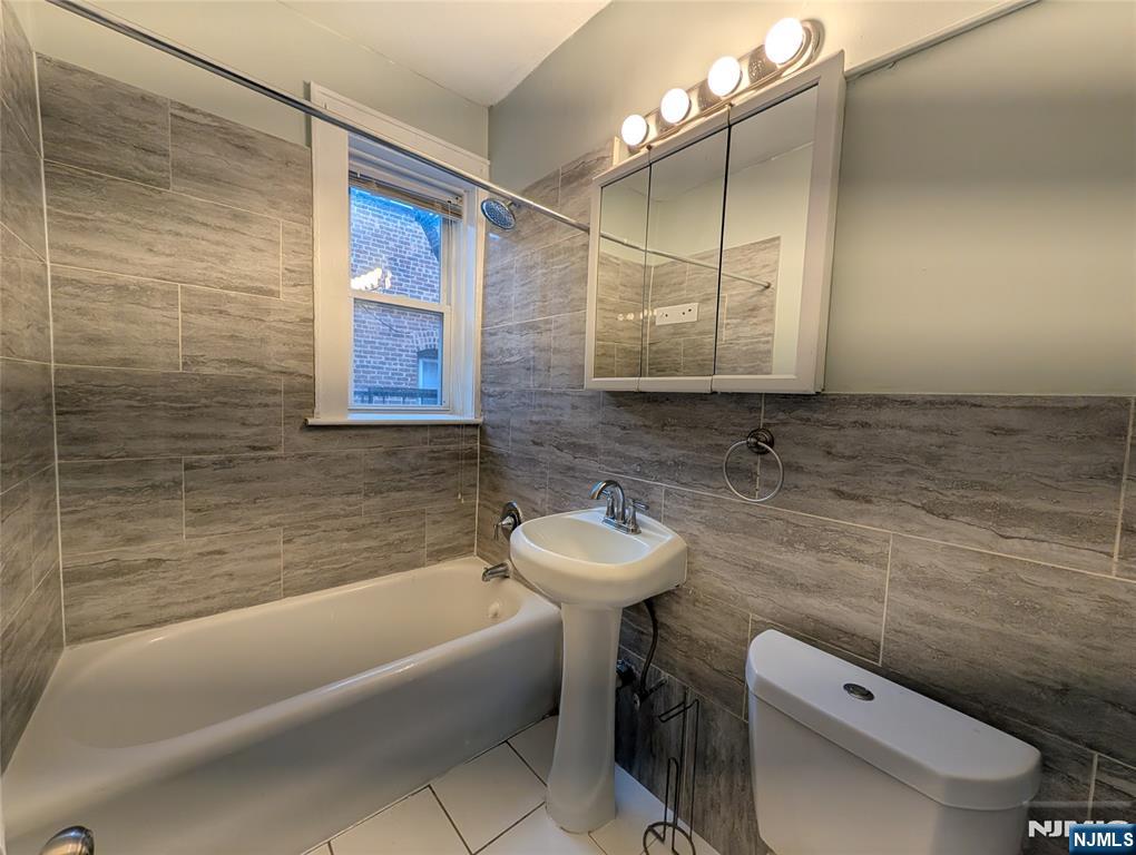 85 Anderson Street, Unit B1 Hackensack, NJ 07601 - Photo 5 of 6