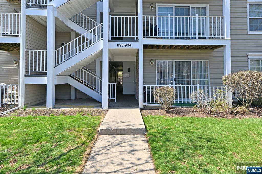 893 Tuliptree Court Mahwah, NJ 07430 - Photo 2 of 26