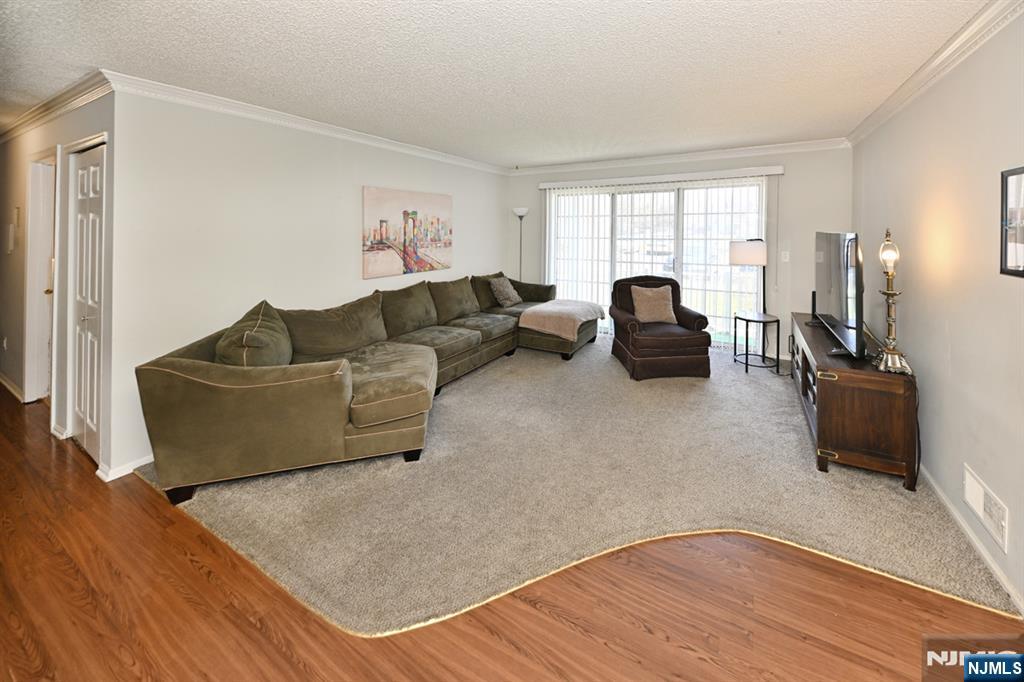 893 Tuliptree Court Mahwah, NJ 07430 - Photo 5 of 26