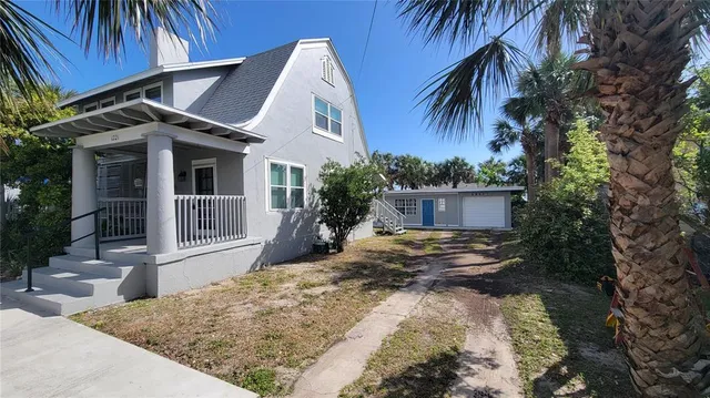 a view of a house with a yard