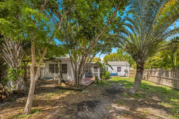 $1,795 | 132 East Central Boulevard, Unit 2, Lantana, FL 33462