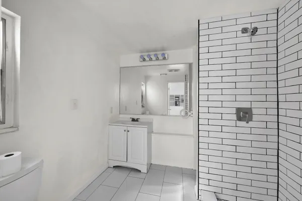 $1,795 | 132 East Central Boulevard, Unit 2, Lantana, FL 33462