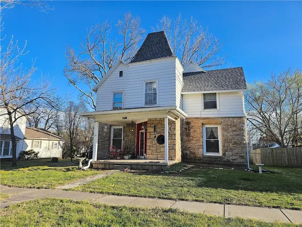 $135,000 | 136 East 2nd Avenue, Garnett, KS 66032