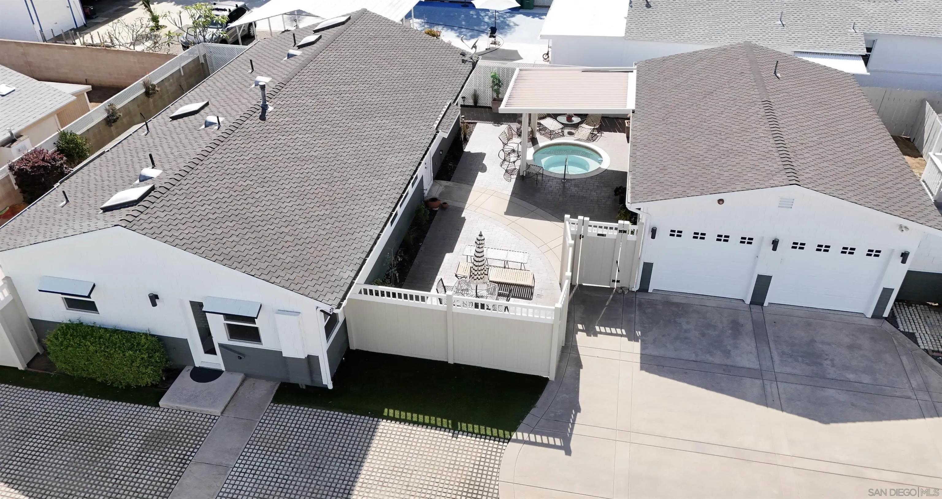 1011 Knowles Avenue Carlsbad, CA 92008 - Photo 3 of 33