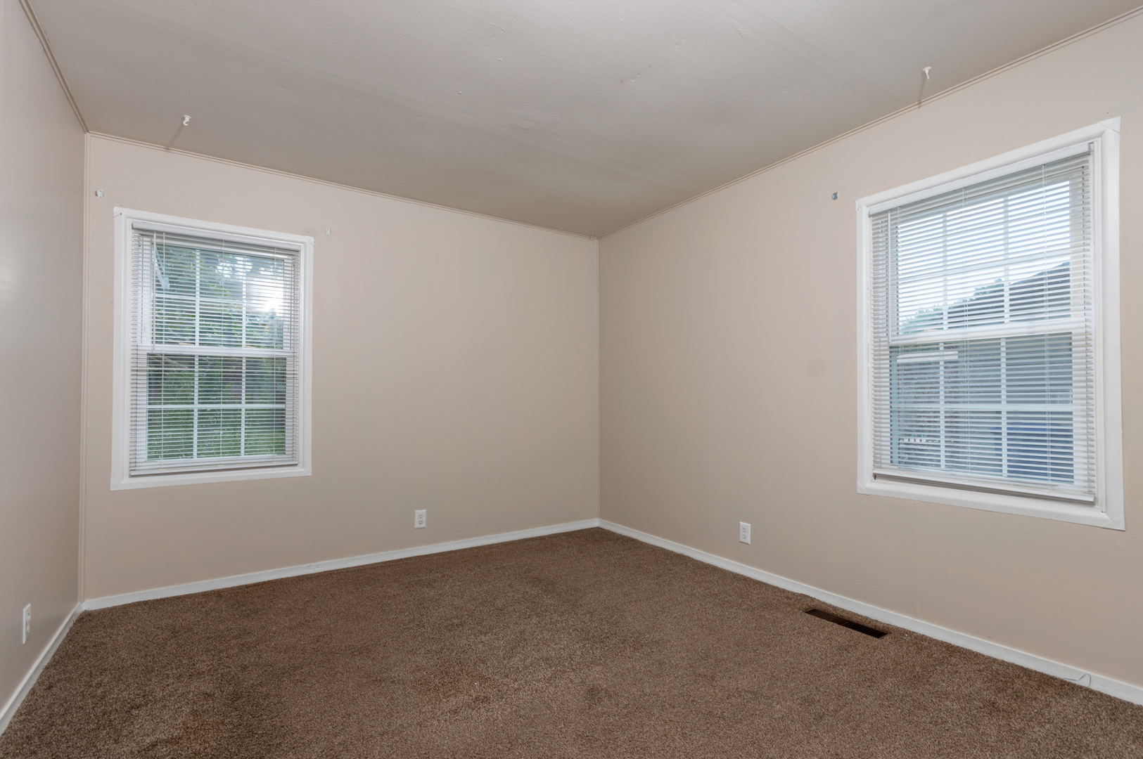 530 Spring Avenue DeKalb, IL 60115 - Photo 11 of 18