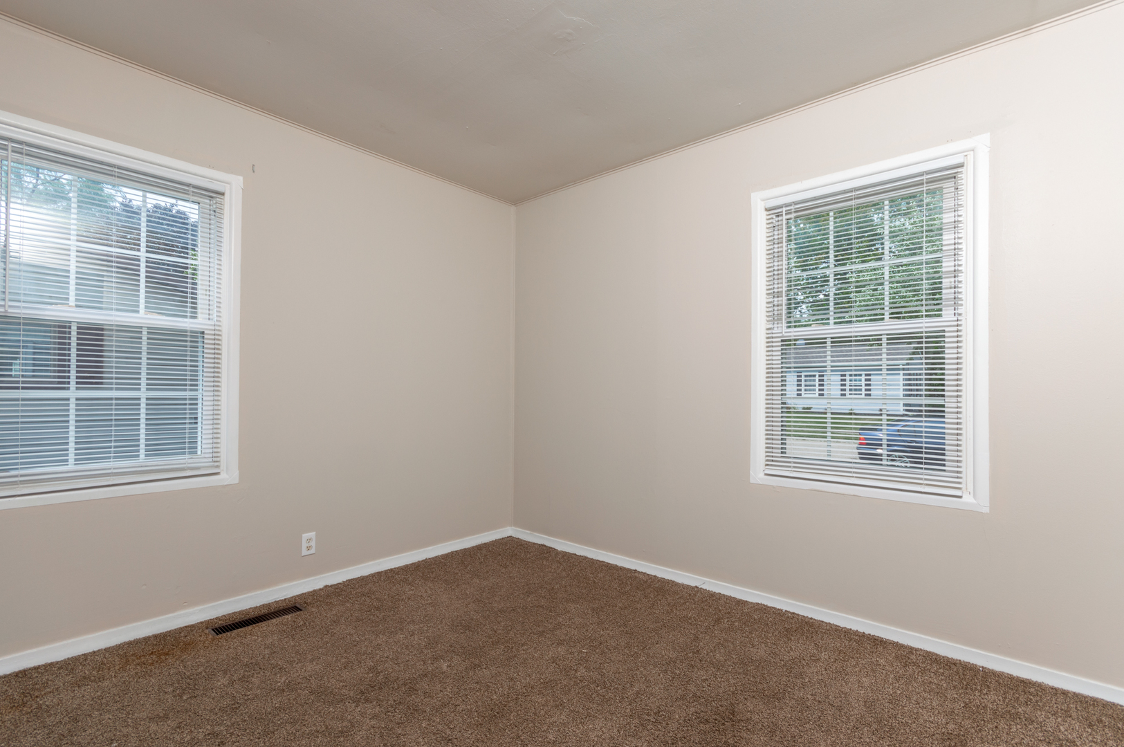 530 Spring Avenue DeKalb, IL 60115 - Photo 12 of 18