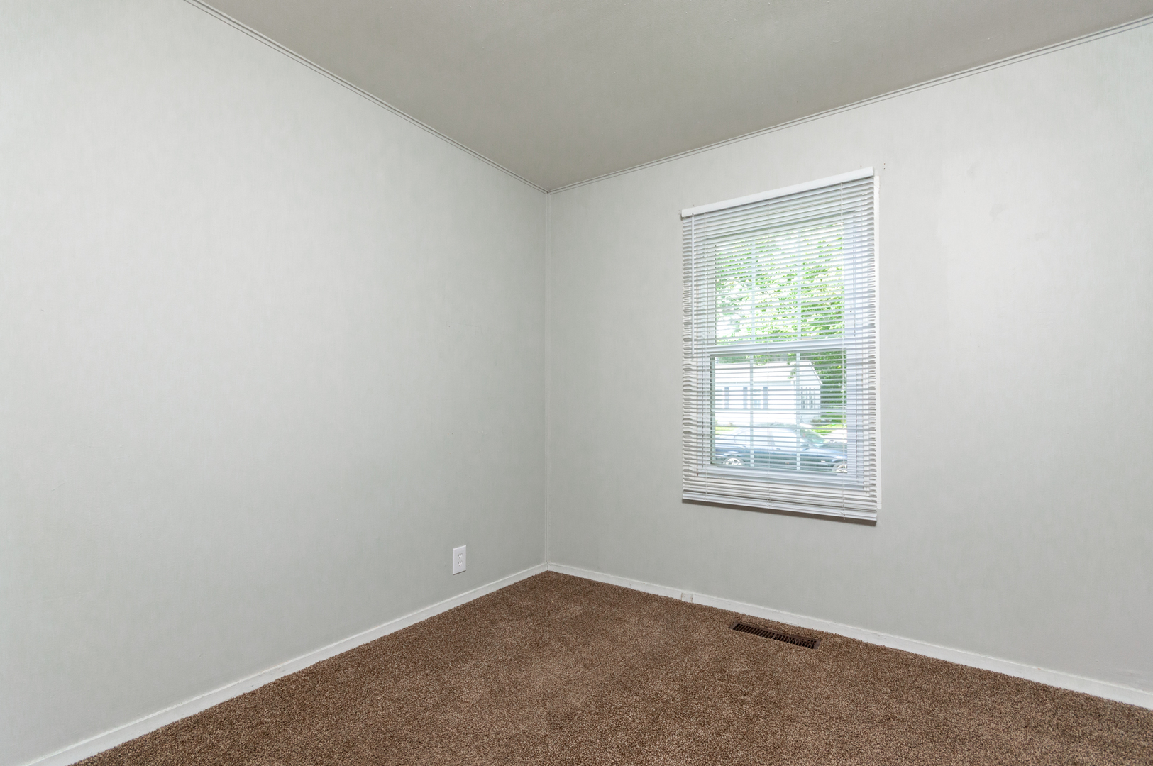 530 Spring Avenue DeKalb, IL 60115 - Photo 13 of 18