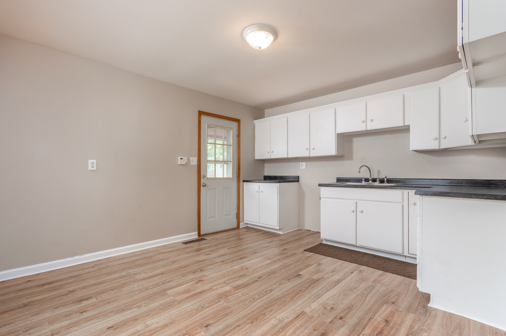 530 Spring Avenue DeKalb, IL 60115 - Photo 8 of 18